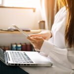 using payment apps on smartphone
