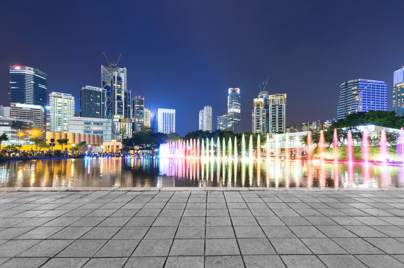 karachi modern buildings