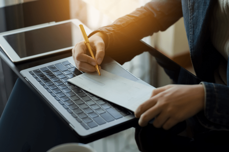 filling the bank check